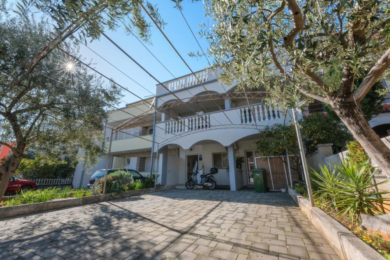 Perica Apartment And Perica Room With Separate Entrance ザダル エクステリア 写真