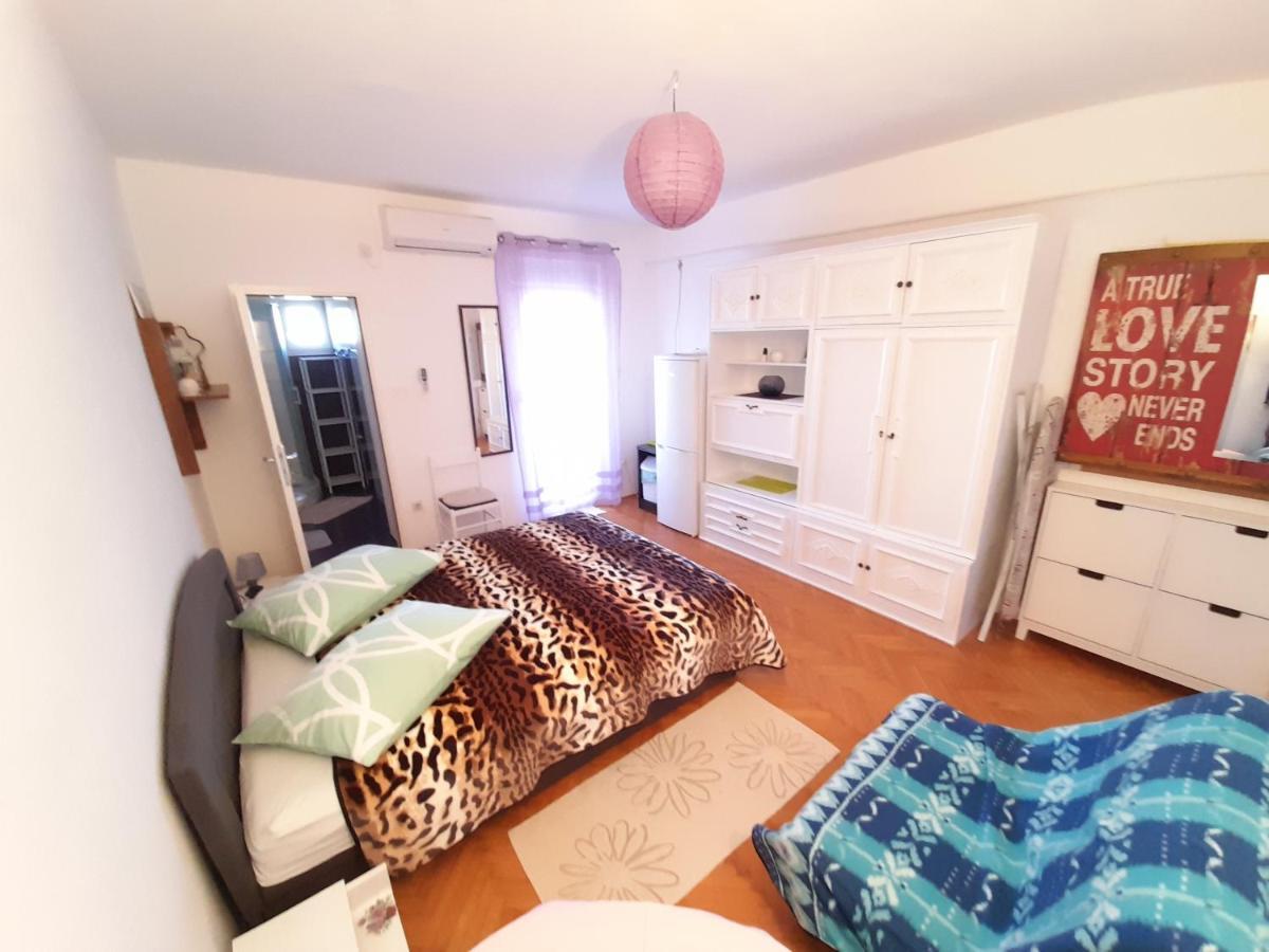 Perica Apartment And Perica Room With Separate Entrance ザダル エクステリア 写真