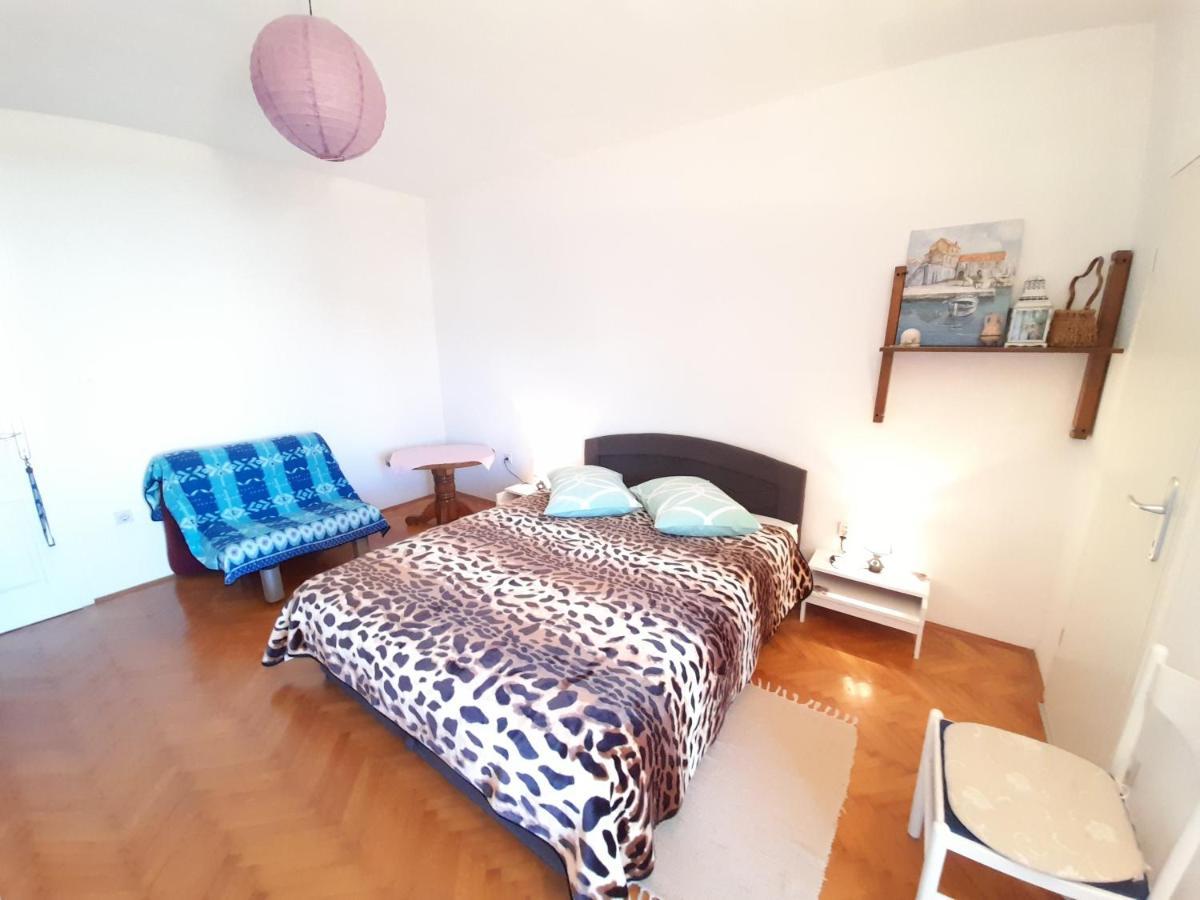 Perica Apartment And Perica Room With Separate Entrance ザダル エクステリア 写真