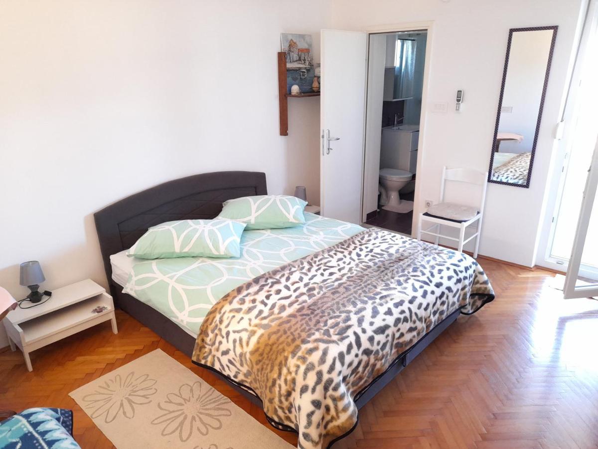 Perica Apartment And Perica Room With Separate Entrance ザダル エクステリア 写真