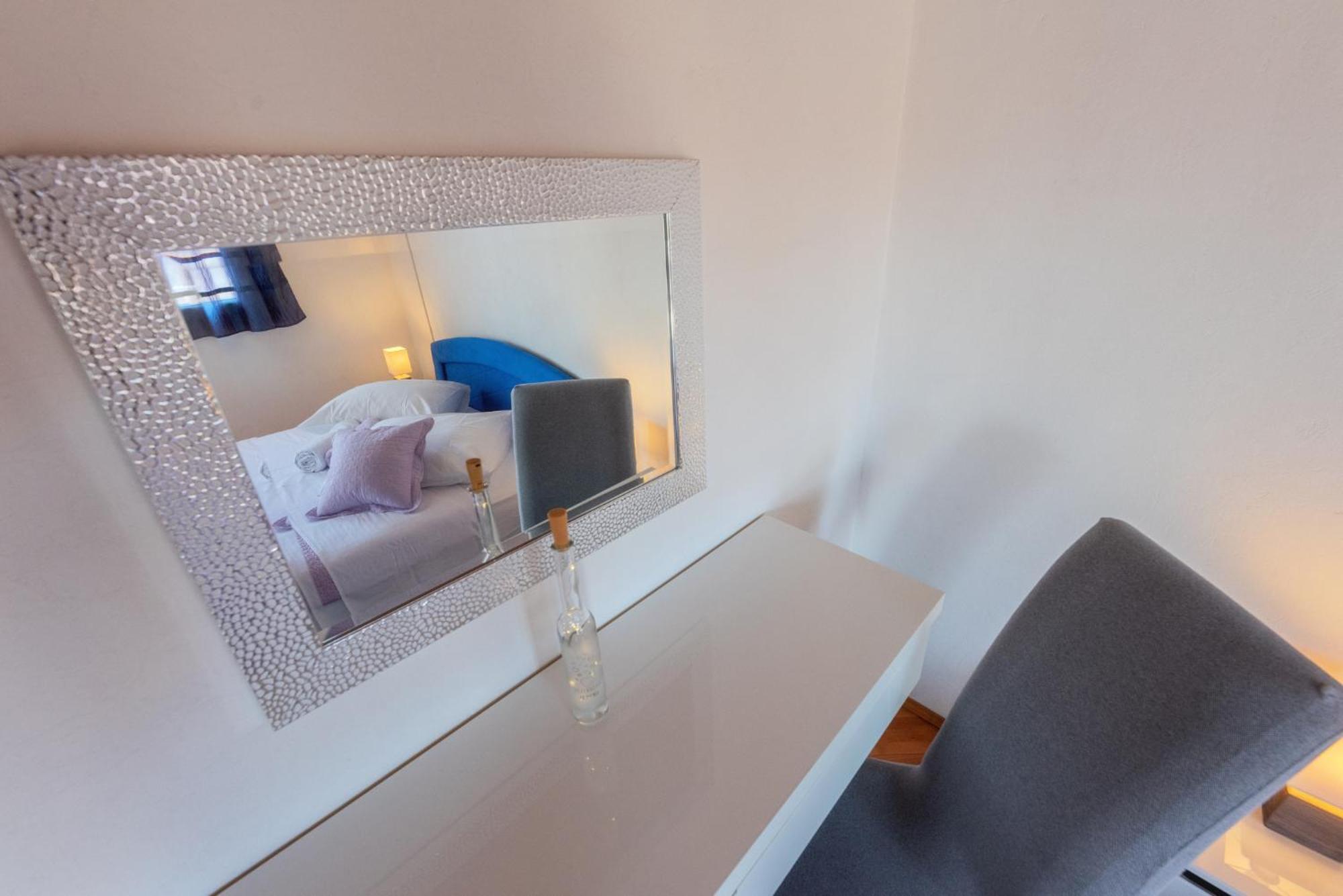 Perica Apartment And Perica Room With Separate Entrance ザダル エクステリア 写真